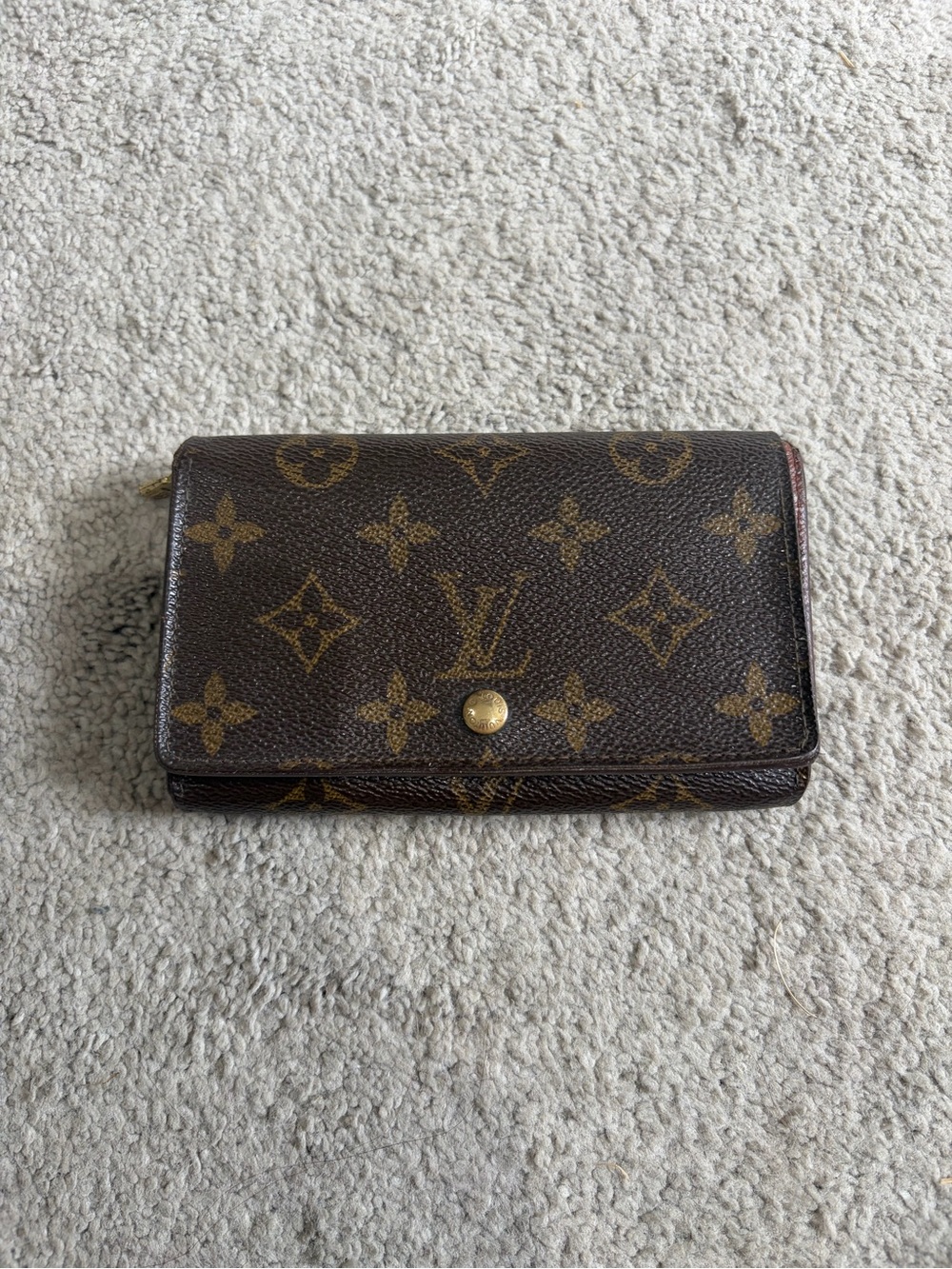 Authentic Louis Vuitton Brown Monogram Wallet,  Snap and Zipper Closure